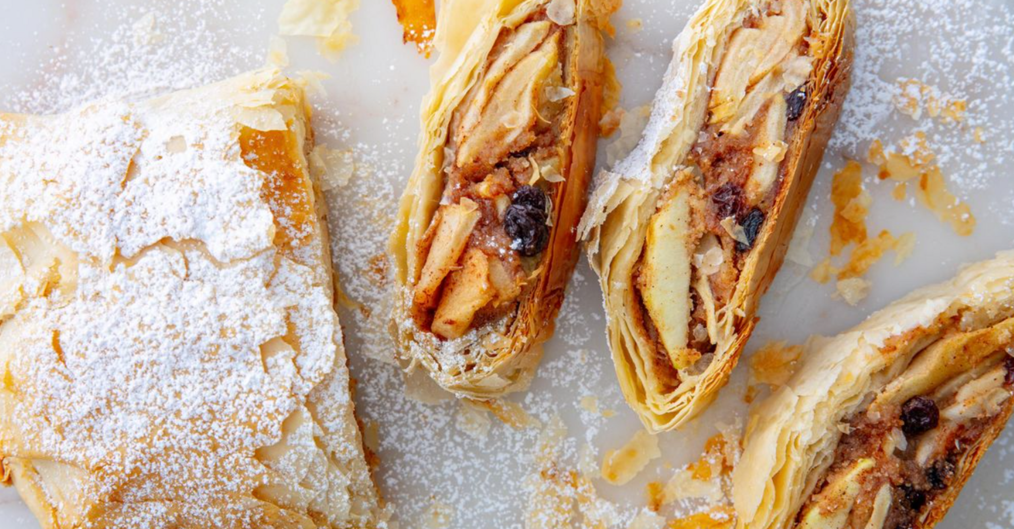 Juicy fall strudel with apples: a must make this season