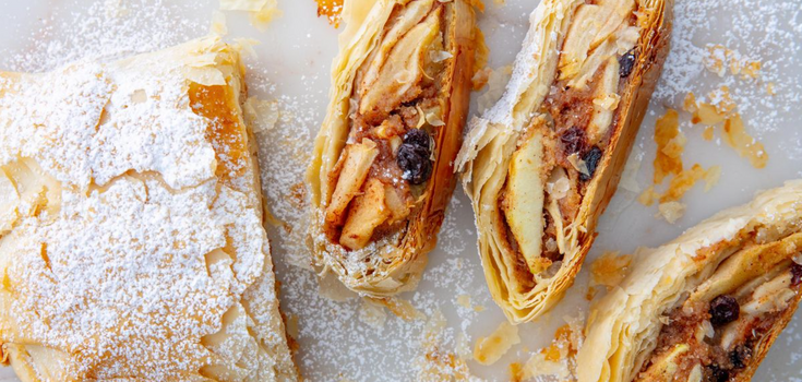 Juicy fall strudel with apples: a must make this season