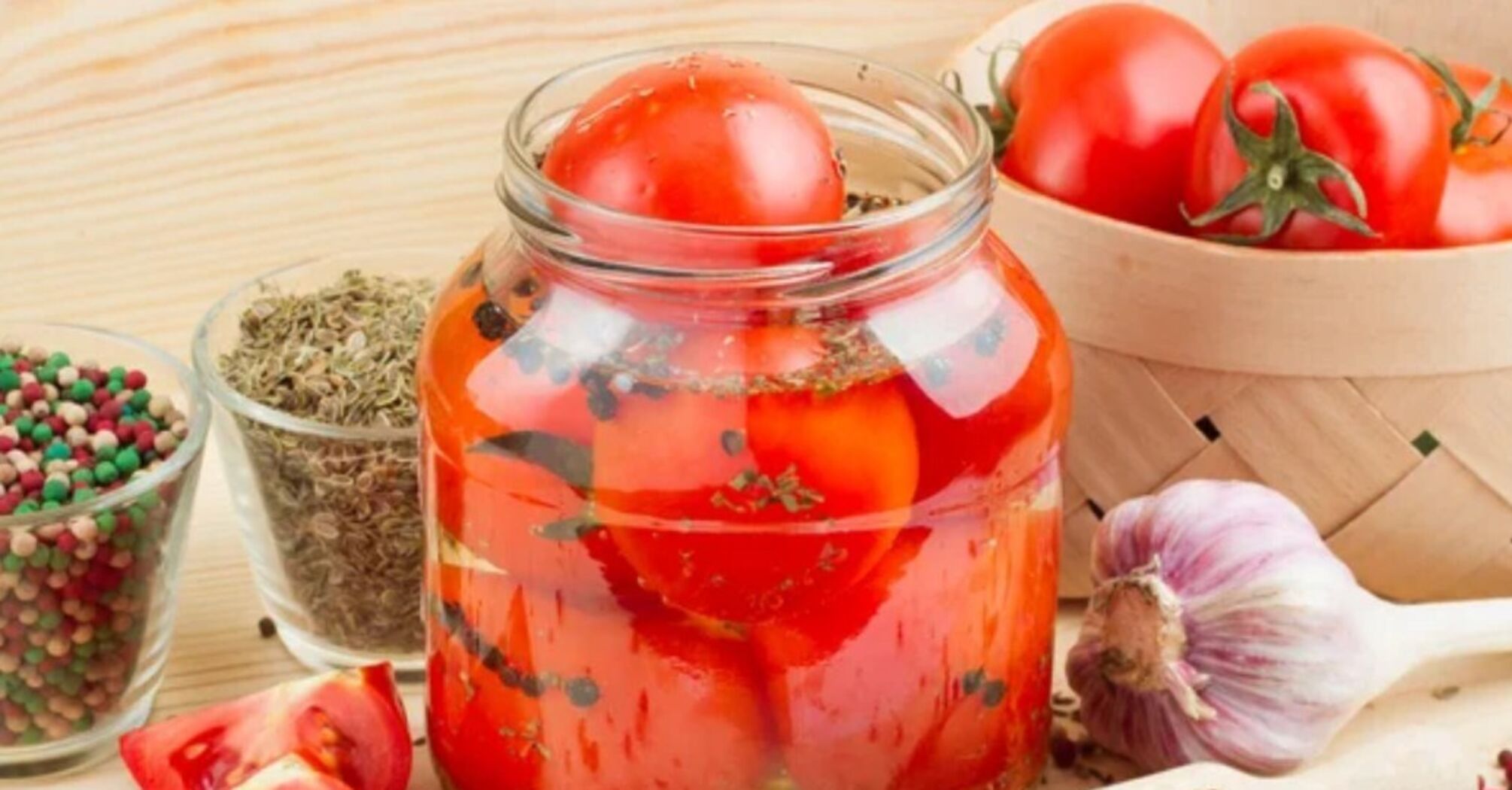 How to pickle tomatoes so they don't crack: simple life hacks