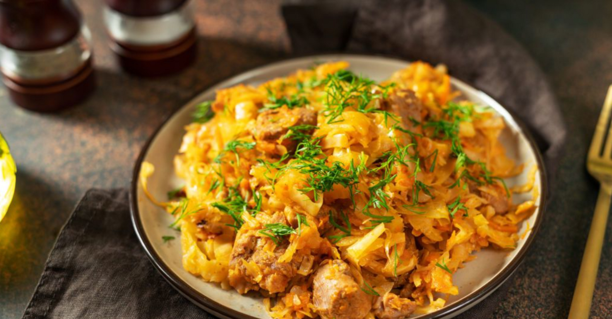 Cabbage bigos with meat and mushrooms: budget, fast and delicious