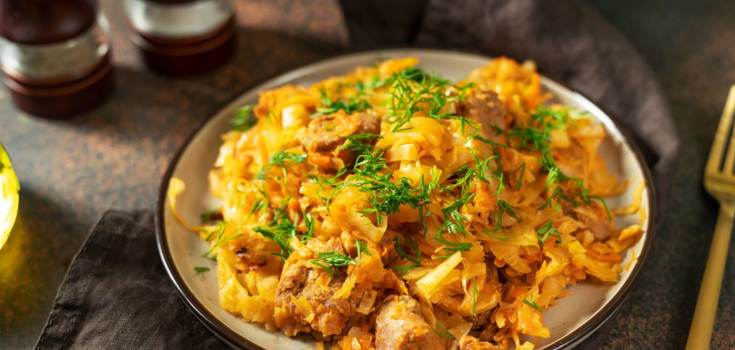 Cabbage bigos with meat and mushrooms: budget, fast and delicious