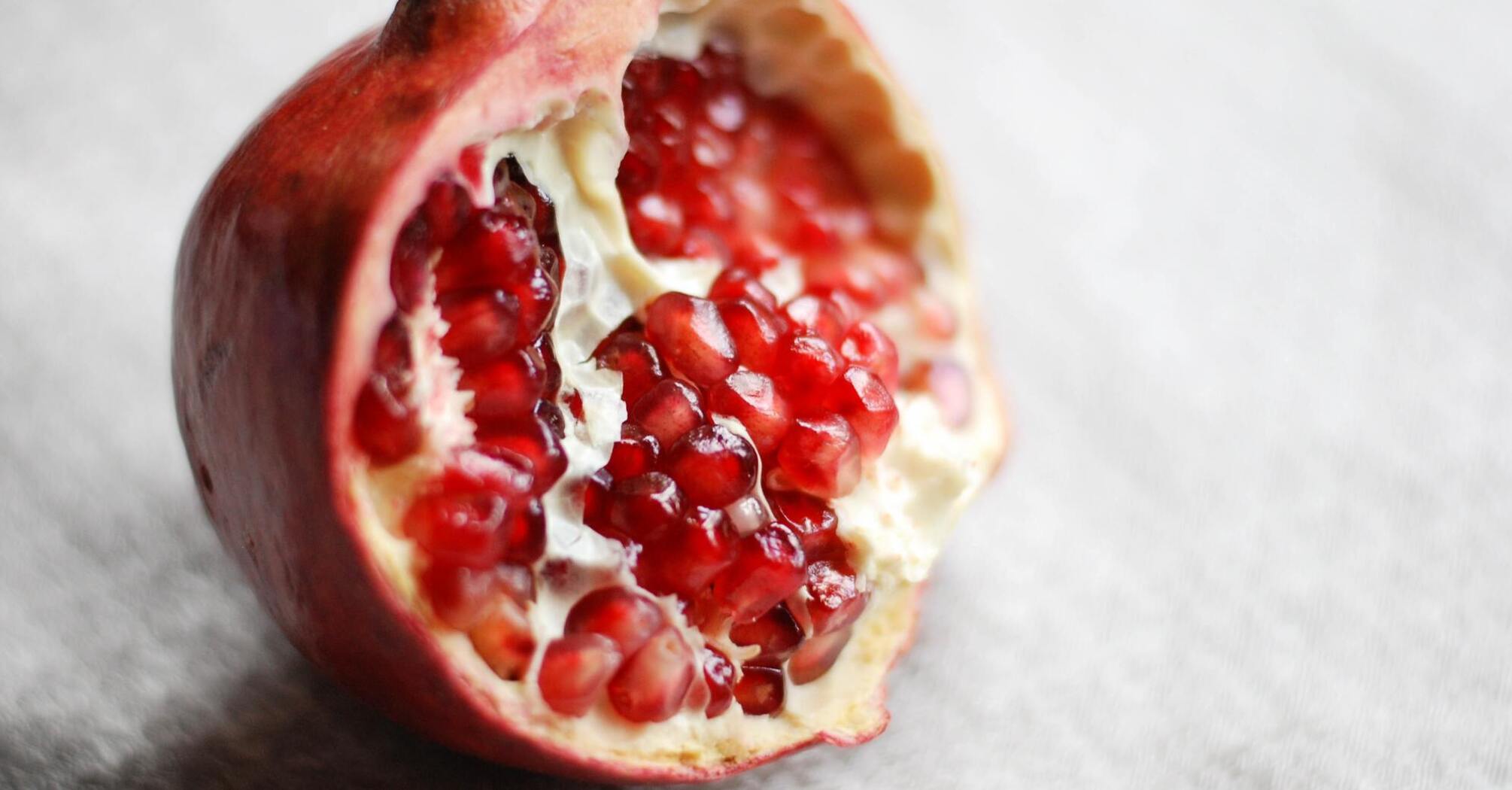 How to clean a pomegranate: 3 easy ways. Video