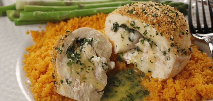 Juicy Kyiv chicken for lunch: how to cook a delicious cult dish at home