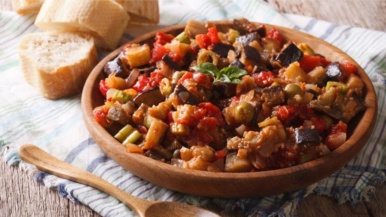 How to deliciously close eggplant with pepper and garlic: perfectly stored all winter