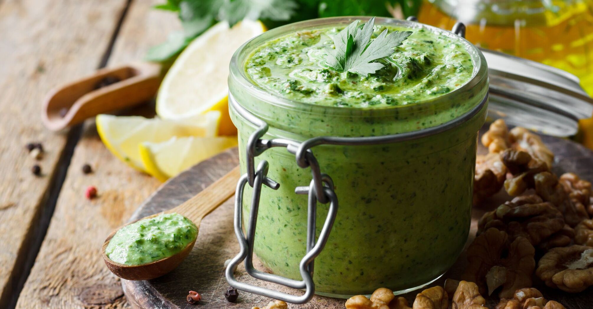 Universal green sauce for any dishes: what to make from