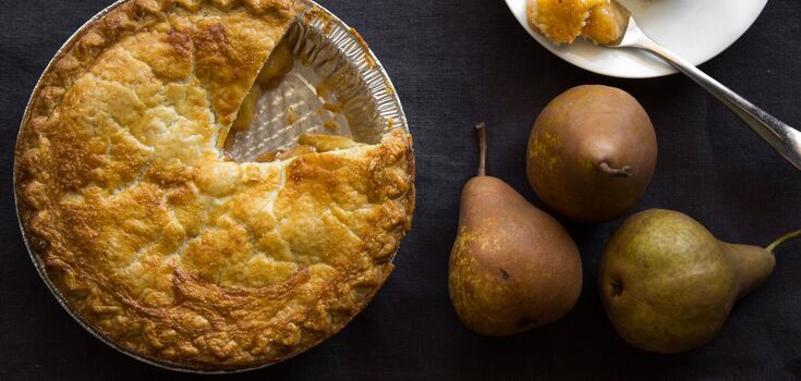 What a delicious pie to make with pears: an option for basic seasonal baking