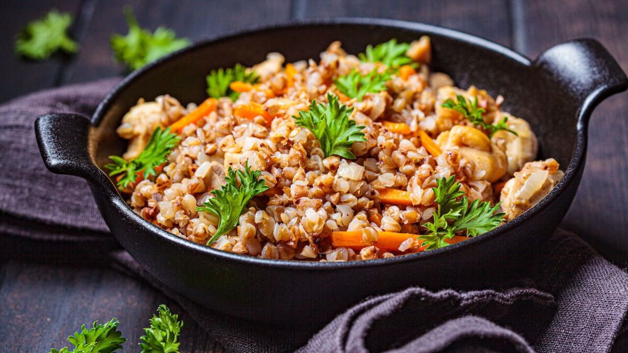 How to cook buckwheat deliciously in a frying pan: a dish without unnecessary fuss