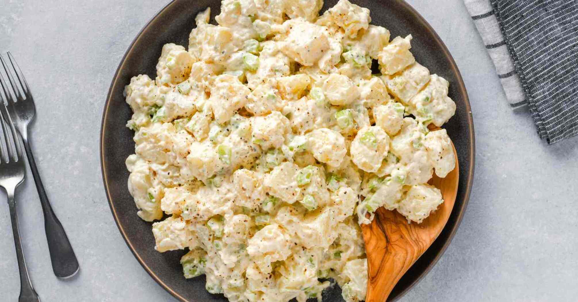 Useful protein salad for a hearty lunch: dressed with sour cream