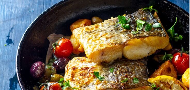 How to prepare hake for lunch deliciously: the fish will be very juicy
