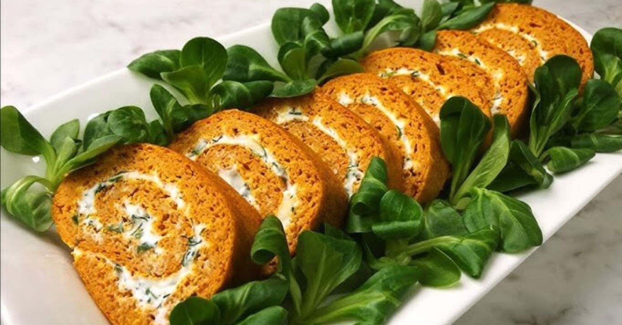 Delicious carrot roll with salted filling: how to prepare a spectacular appetizer