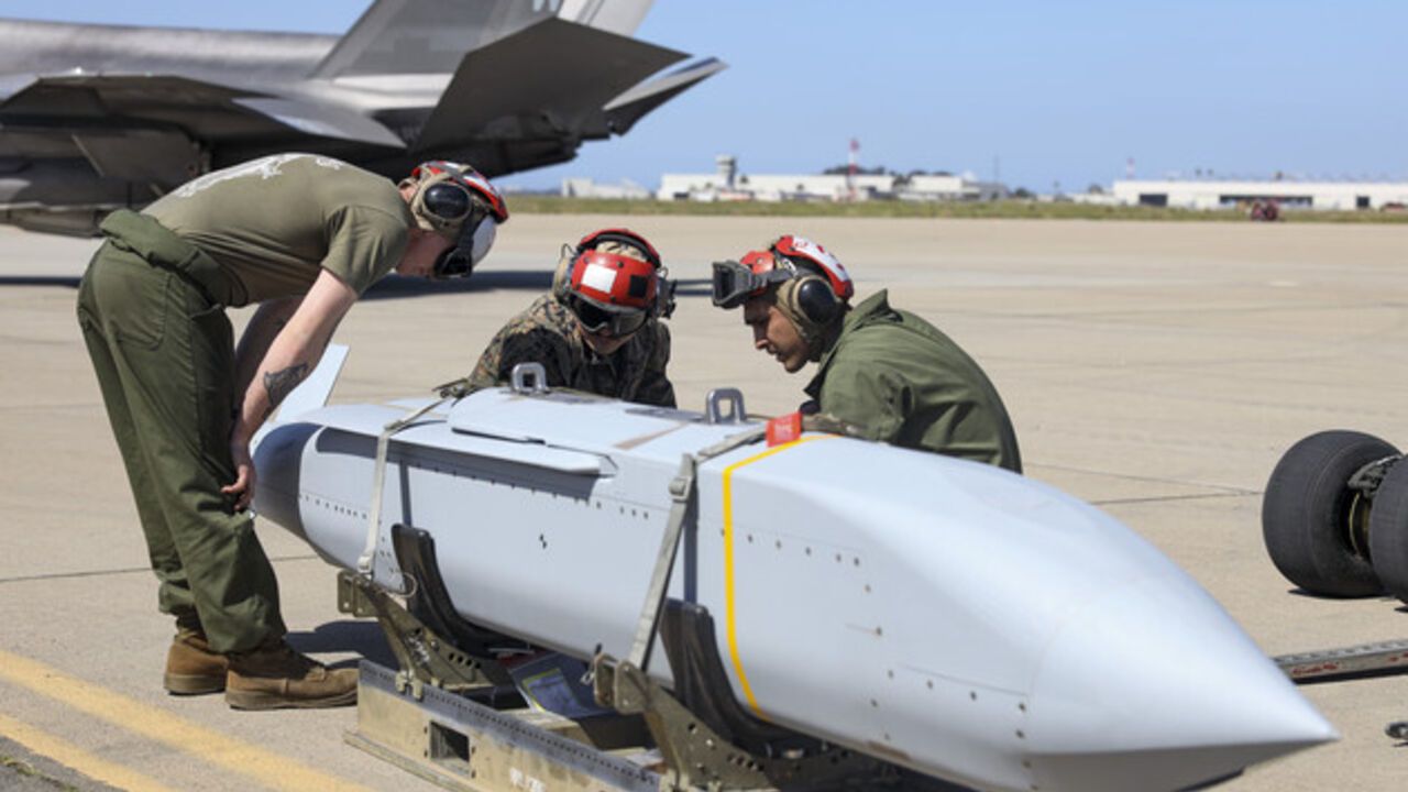 US may provide Ukraine with new medium-range missiles for F-16s - Politico
