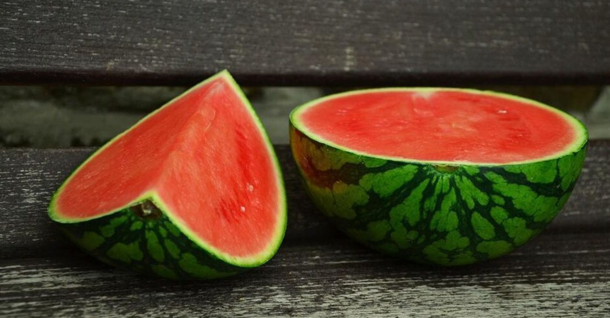 Nitrate "bomb": how to recognize a watermelon laced with "chemistry" and what are the risks of eating it