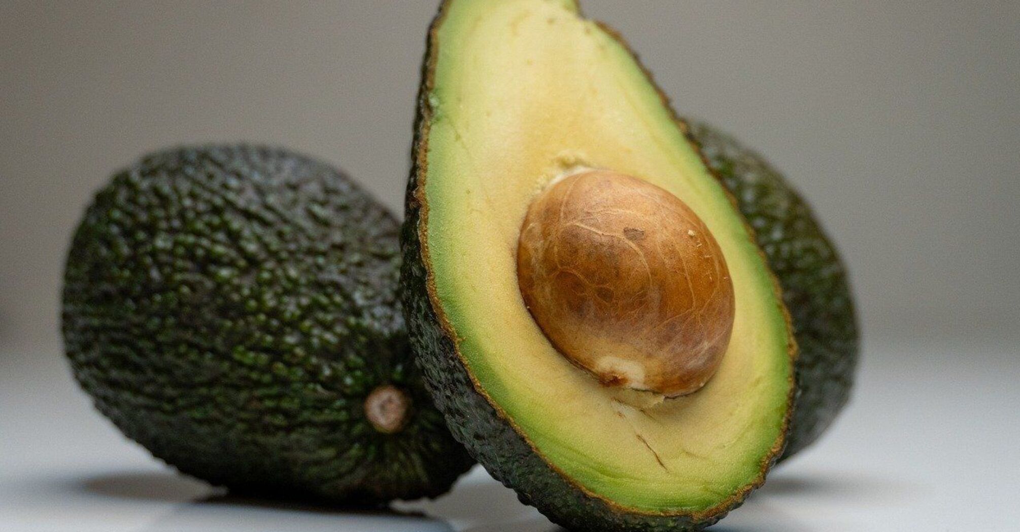 How to choose a ripe avocado in a store: sharing an effective life hack