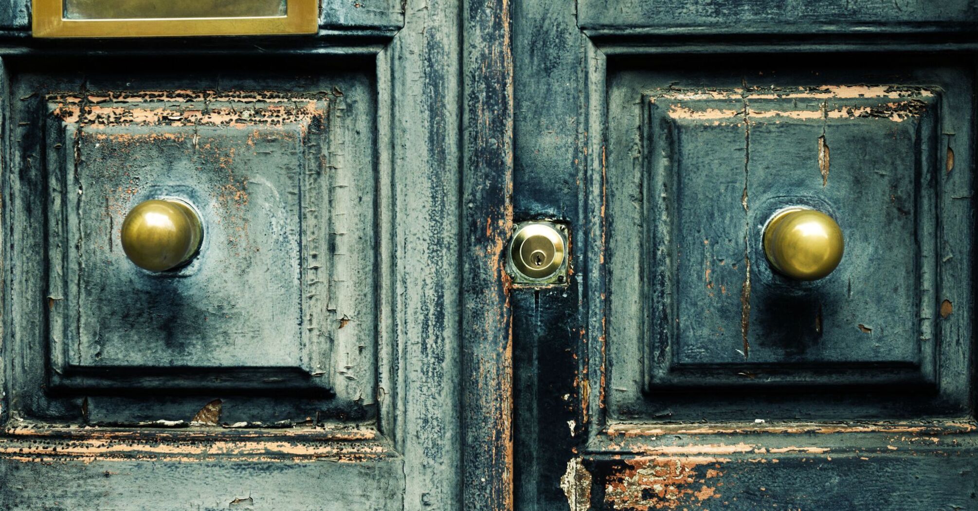 How to restore the shine of old door handles: the effective way