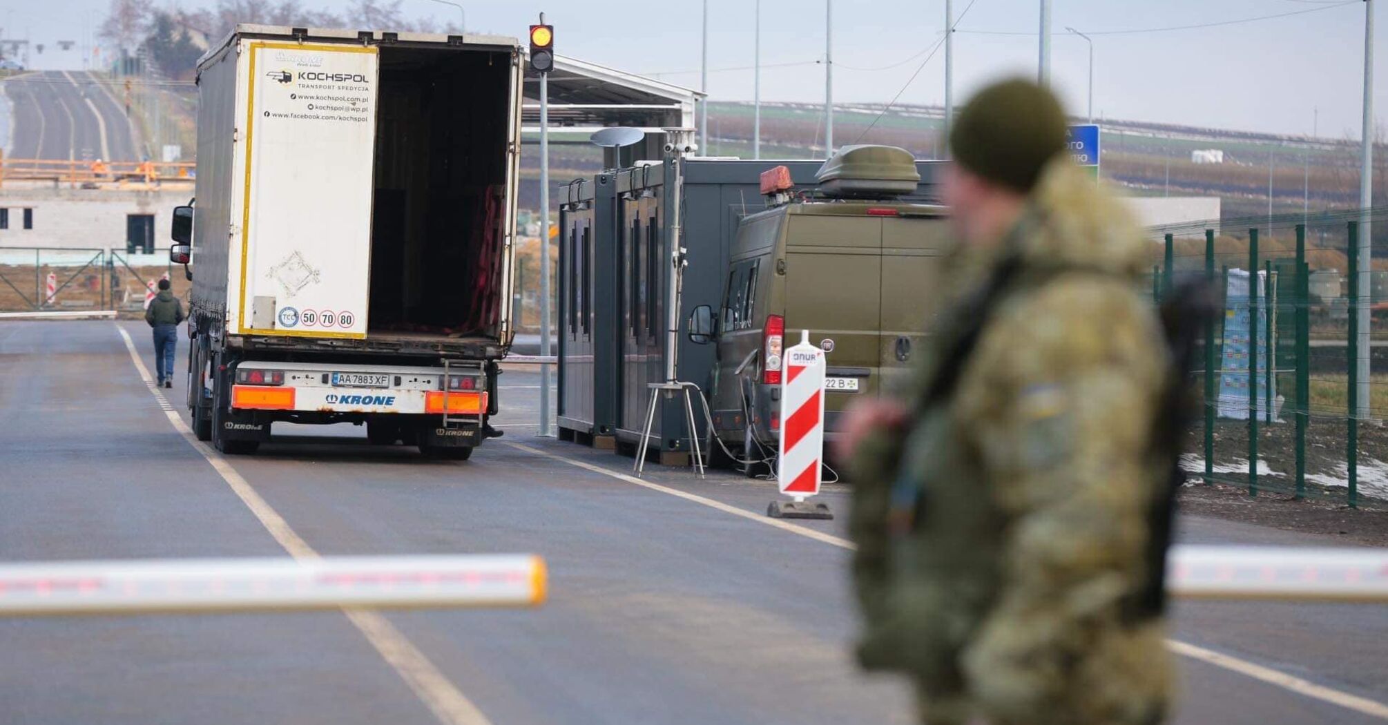 The Nyzhankovychi - Malhowice checkpoint will temporarily not allow cars to pass