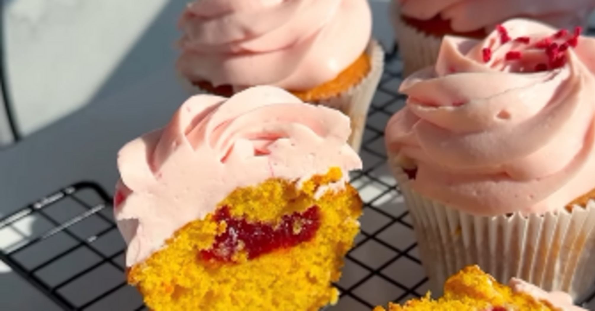 Carrot capcakes with cranberries: an autumn dessert that will become your favorite