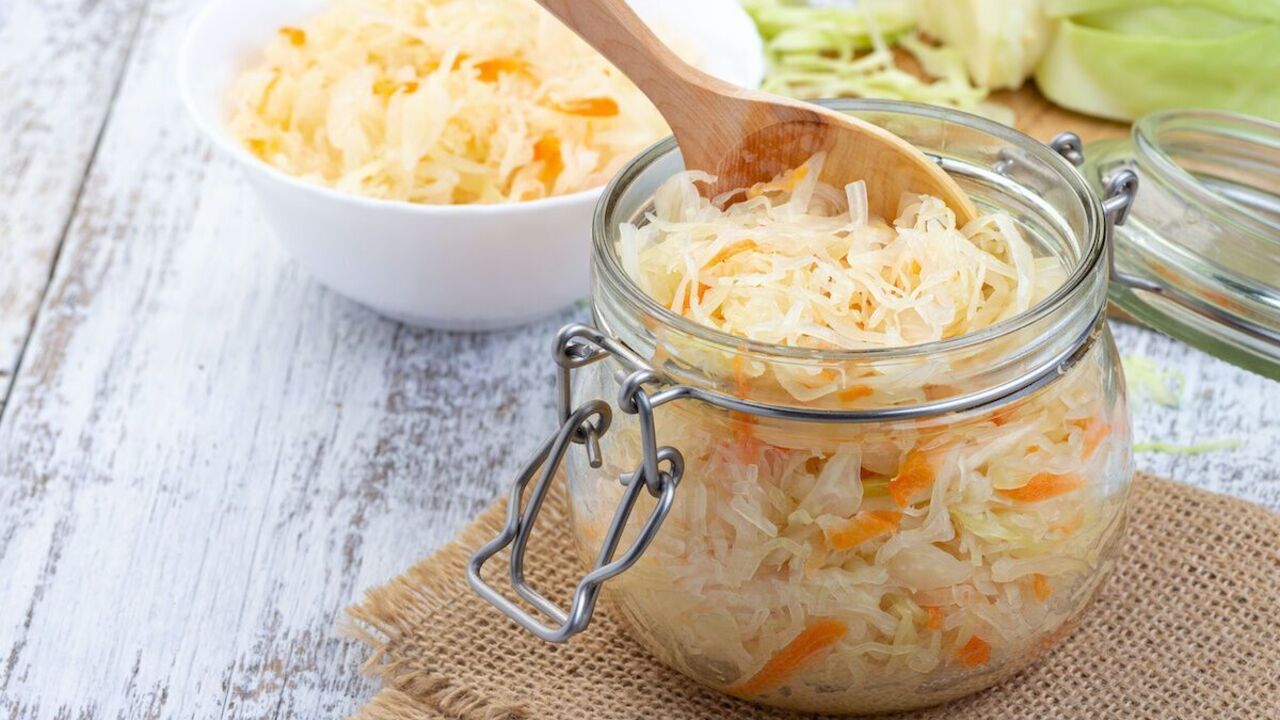 Healthy sauerkraut without vinegar for the winter: how to make a delicious preparation