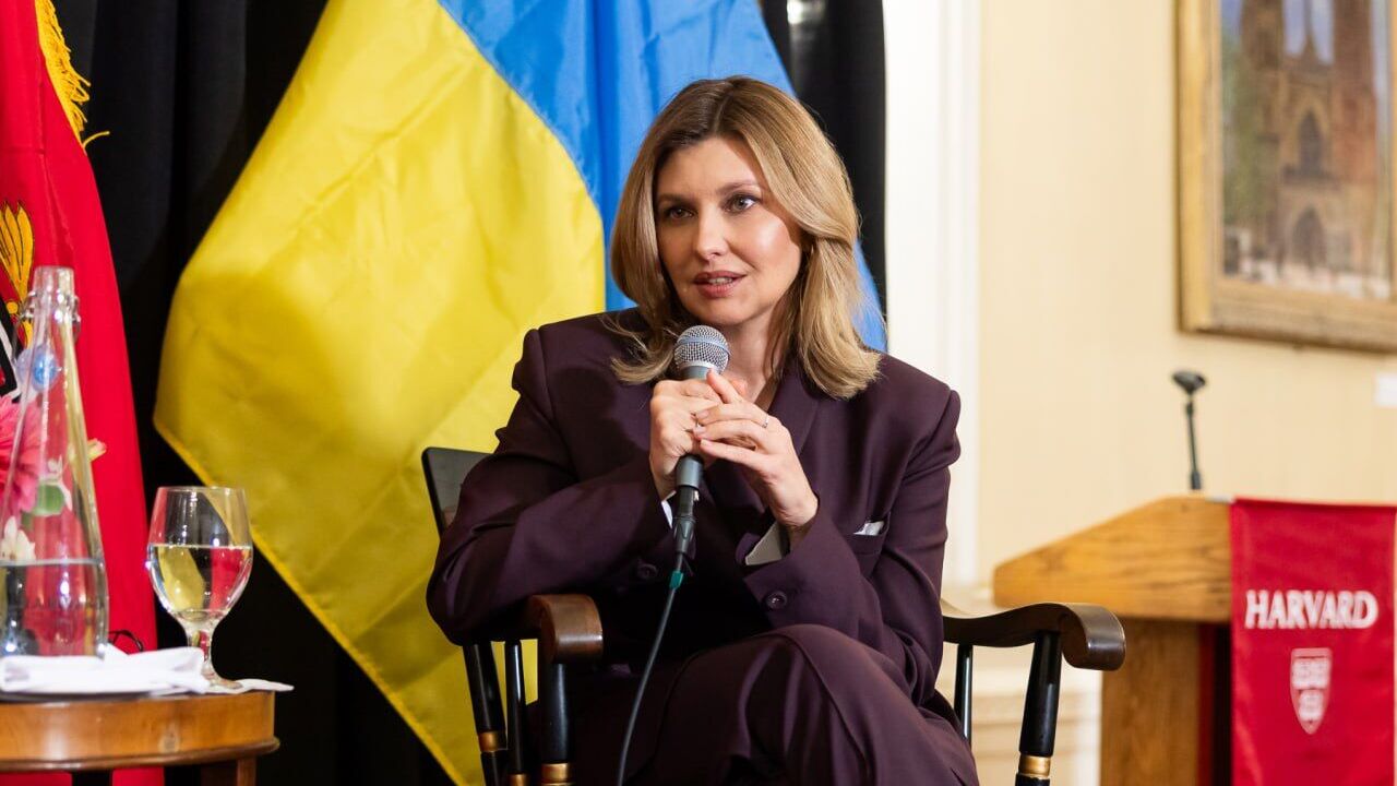 The first lady chooses eggplant. Olena Zelenska showed the perfect look for fall 2024