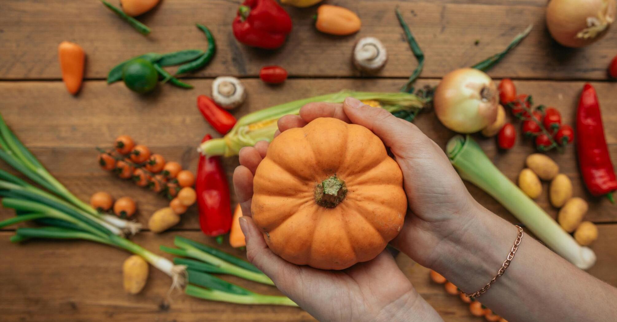 Two types of food that should never be stored on the same shelf in the refrigerator have been identified