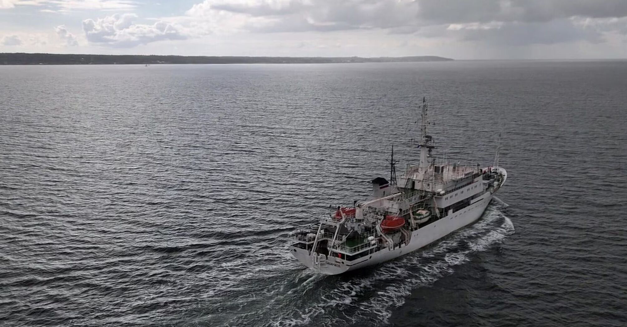 It uses "research ships": Media reveal how Russia spies in the Baltic Sea