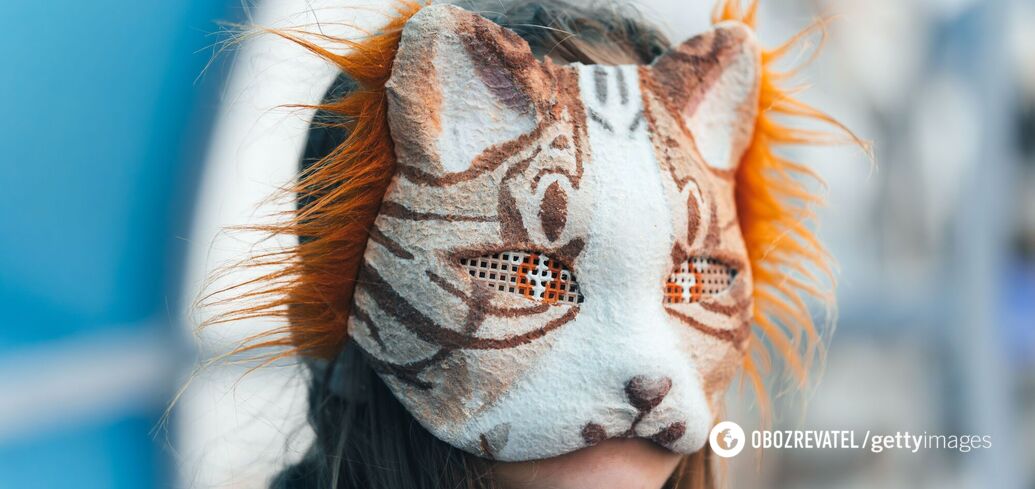 What are furries and how do they differ from quadrobists? Photo