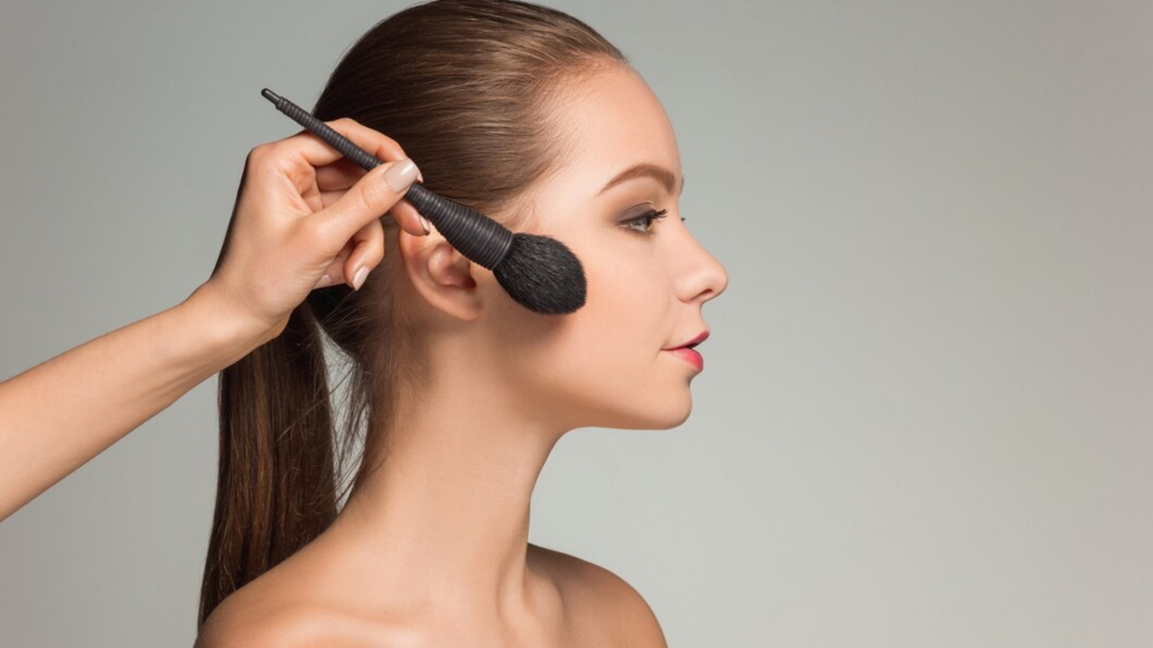 Blush sparkles in a whole new way: the network is delighted with the new Cloud Cheeks makeup technique