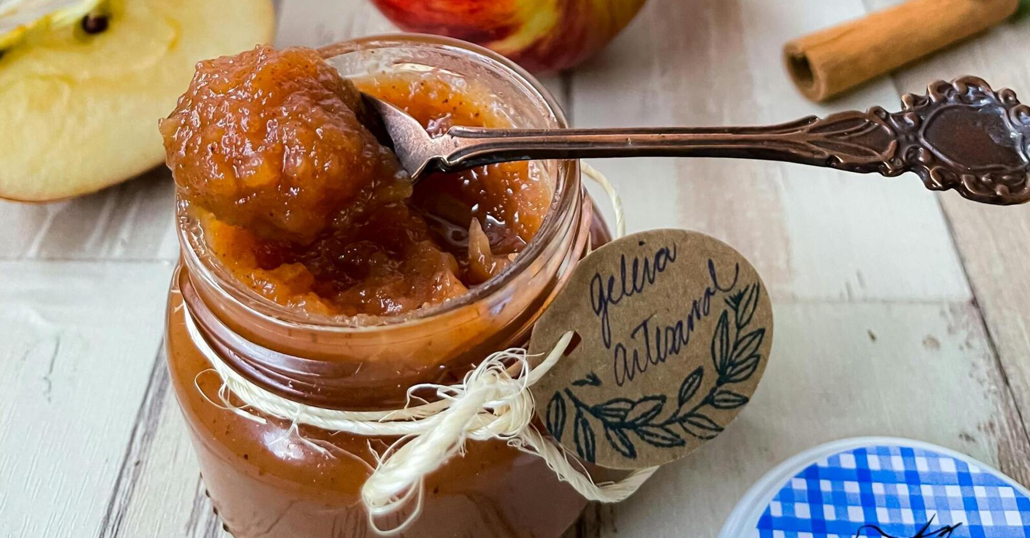 How to cook apple jam correctly: recipe for 1.5 kg.