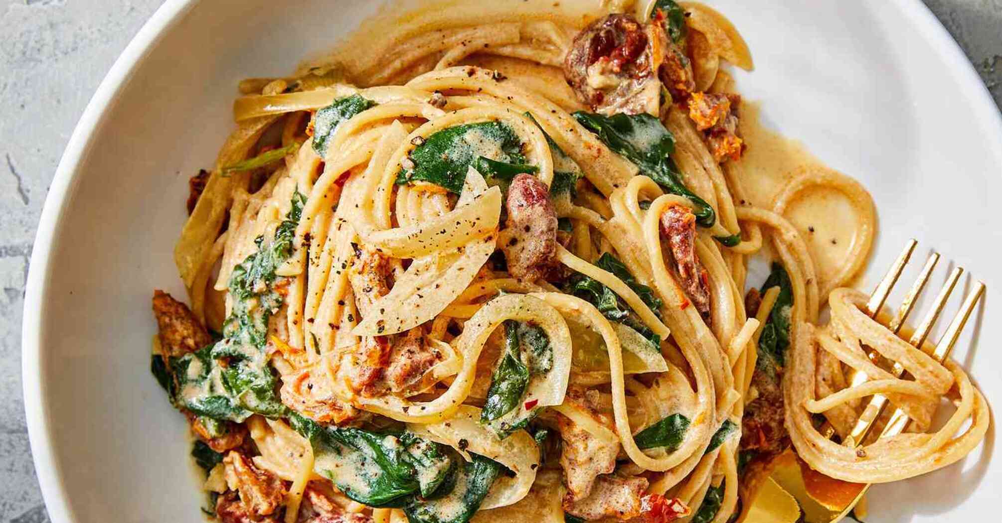 Jamie Oliver's easy and quick salmon pasta recipe: cooks in 10 minutes