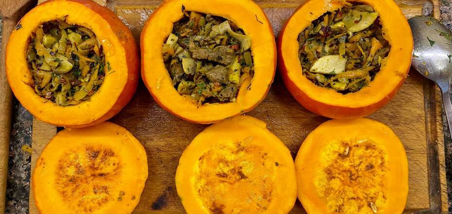 Baked pumpkin with vegetables