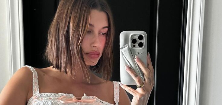 Hailey Bieber is back in trend: the star lit up a trendy manicure