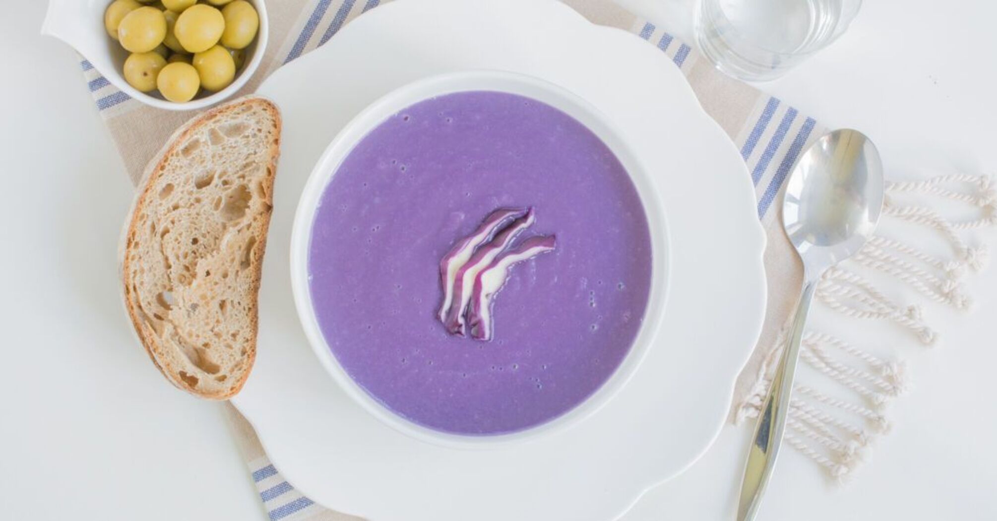 Red cabbage soup