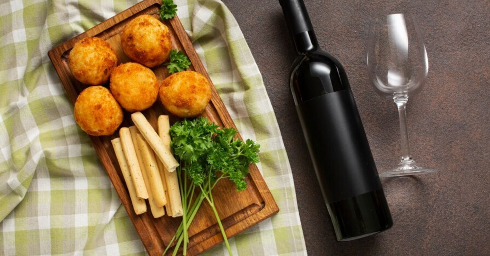 Exquisite cheese balls for a festive table: how to prepare a delicious wine snack