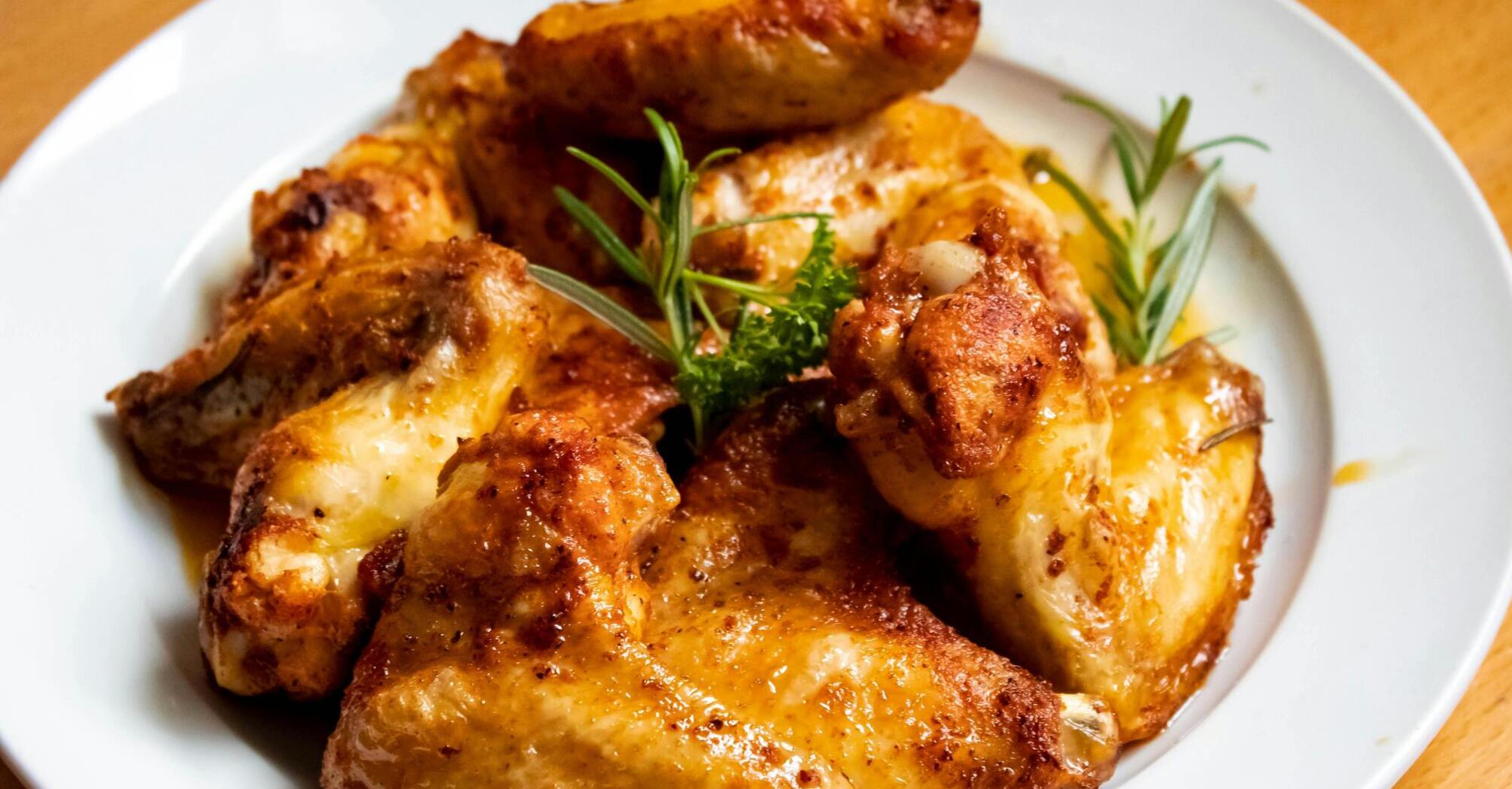 Spicy chicken wings: a recipe for juicy meat from Hector Jimenez-Bravo