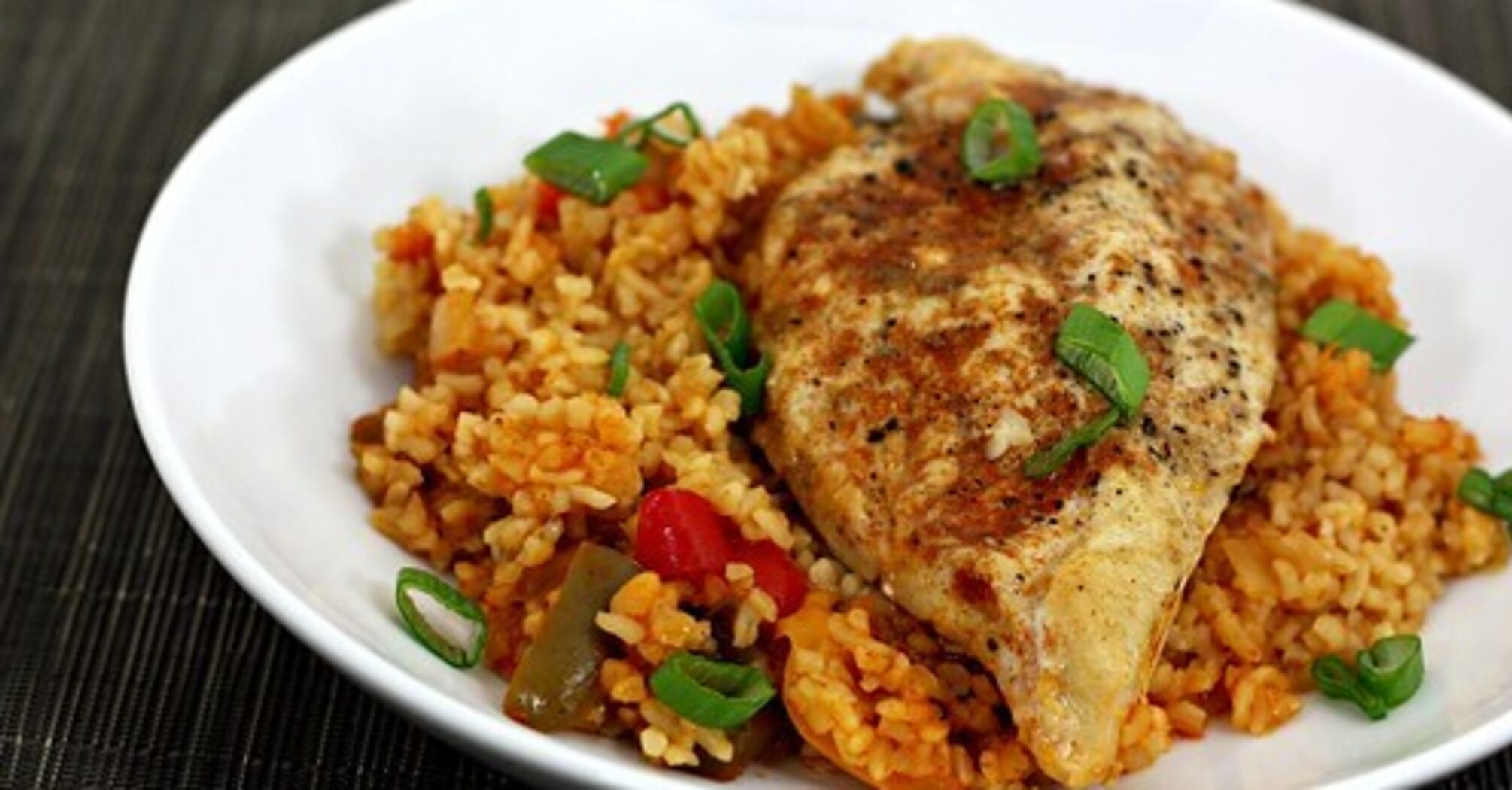 Meat and side dish in one pan: how to cook juicy chicken with bulgur