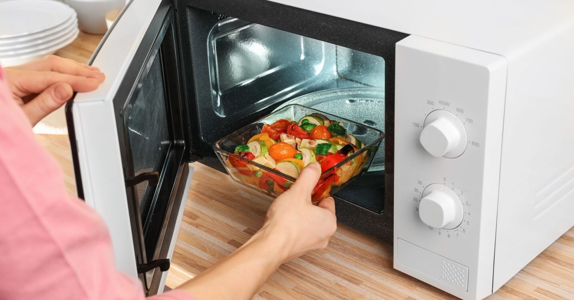 Which dishes can explode in the microwave: never heat them up