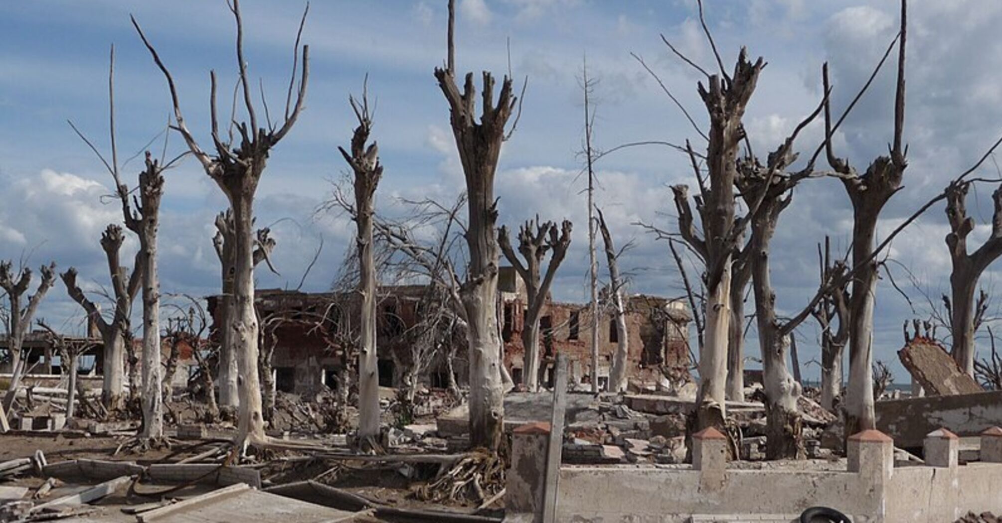 Creepy but impressive: a resort in Argentina "revived" after the terrible disaster