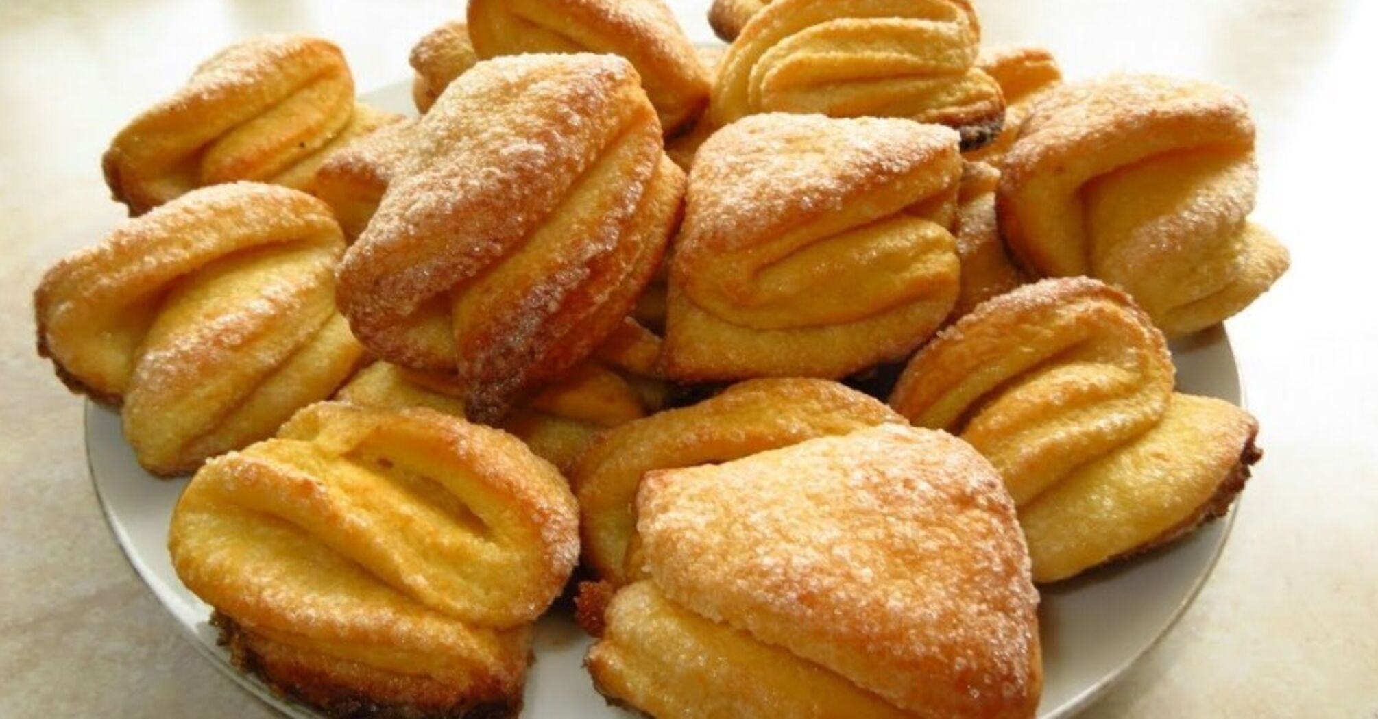 Crispy Goose feet cookies: a recipe for the simplest curd dough