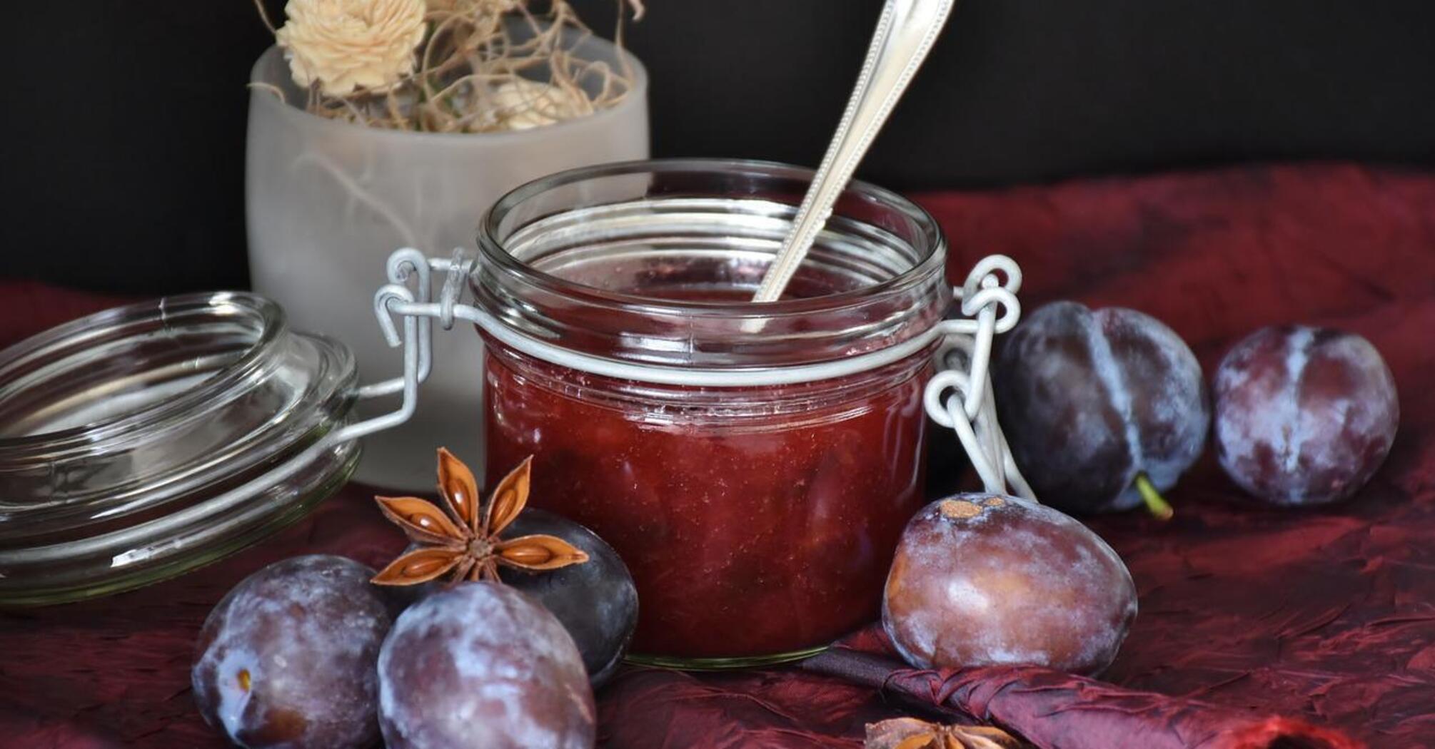 Delicious plum jam with only three ingredients: how to make it for winter
