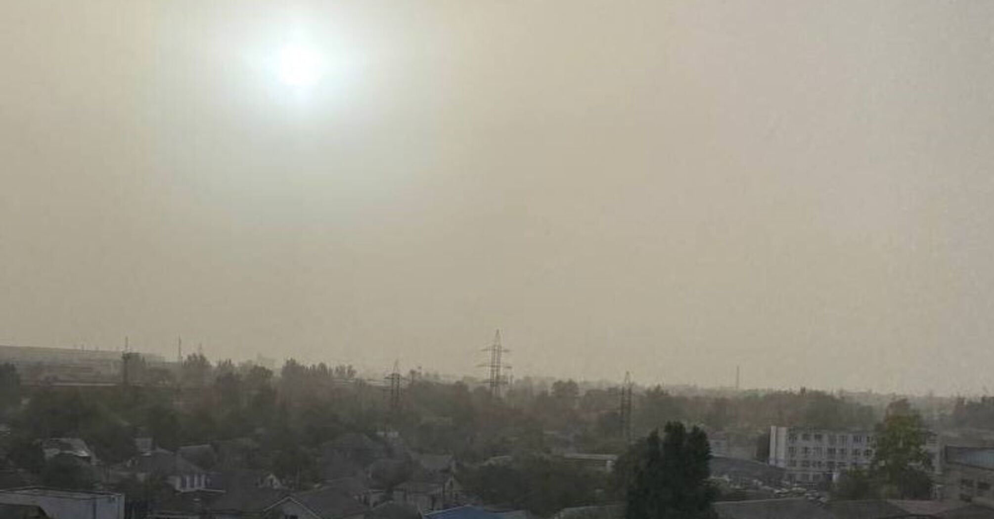 A dust storm is covering Ukraine, smog has formed in a number of cities: what is happening and where are the dust flows coming from. Photos and videos