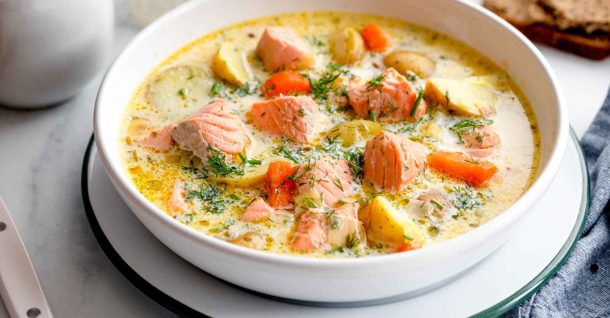 Better than ordinary broth: how to make a light creamy salmon soup for lunch