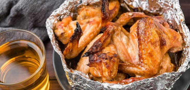 The wings will be golden and crispy: how to bake in the oven correctly