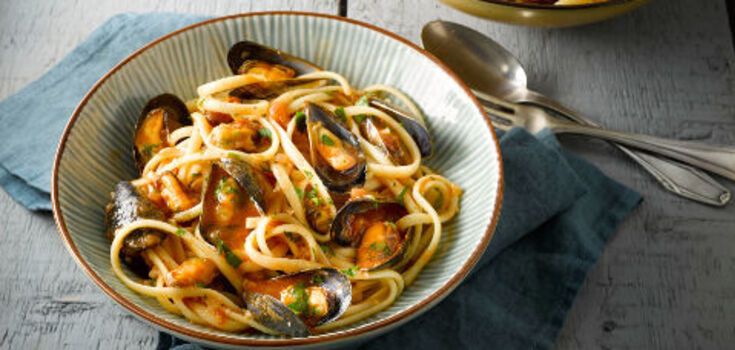 Pasta with mussels and tomato sauce for dinner: a recipe for a dish in 10 minutes