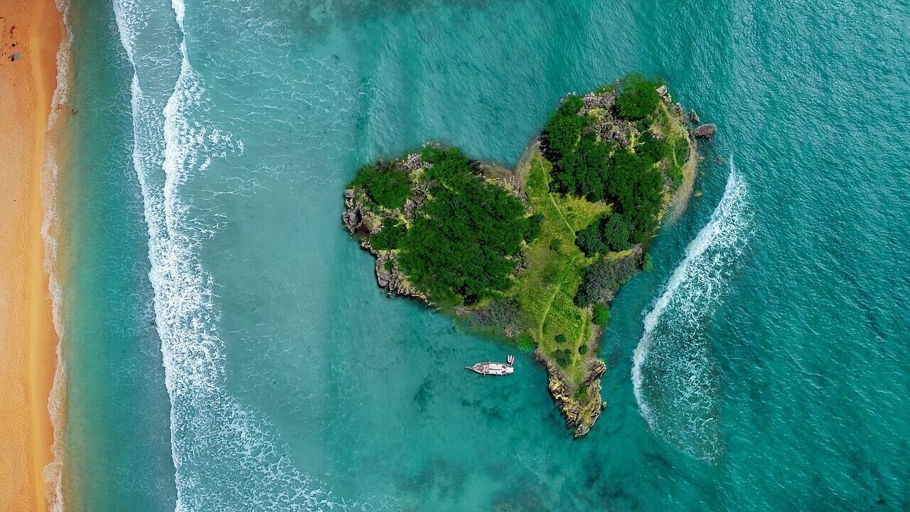 He has already visited 107 countries. The traveler named five impressive places that are often underestimated by tourists
