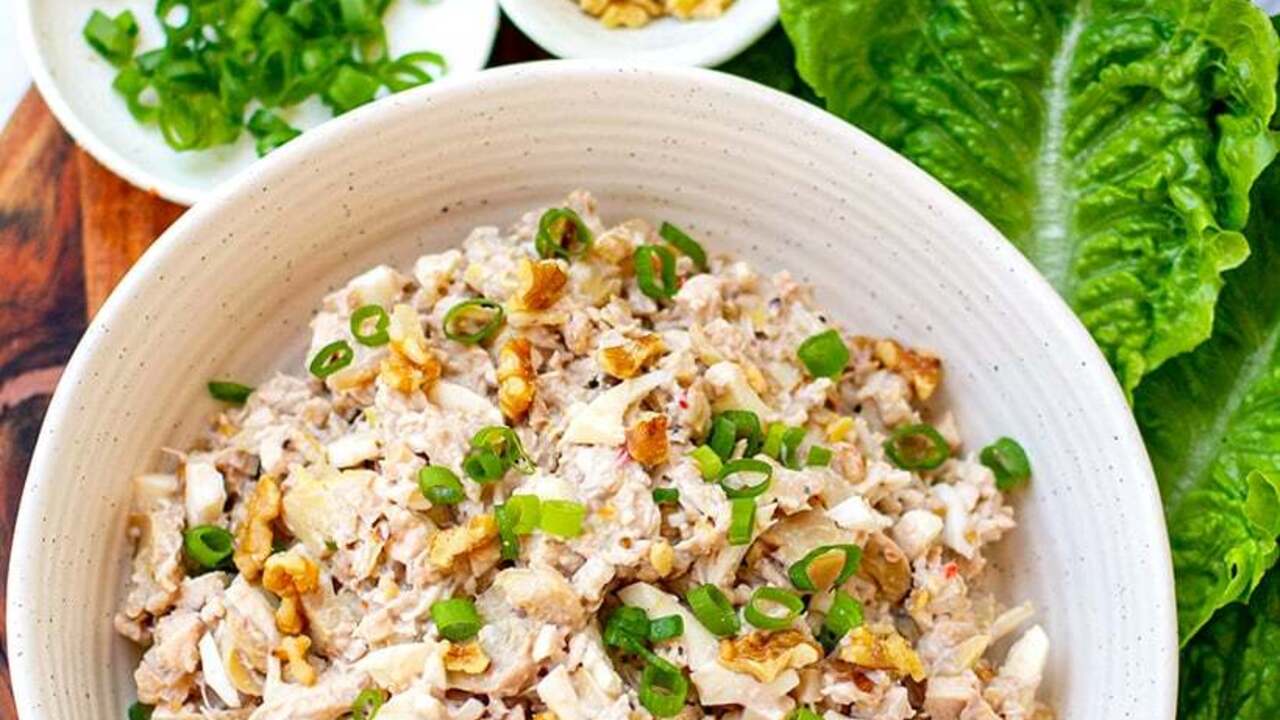 What autumn salad to cook with champignons: a variant of a seasonal dish
