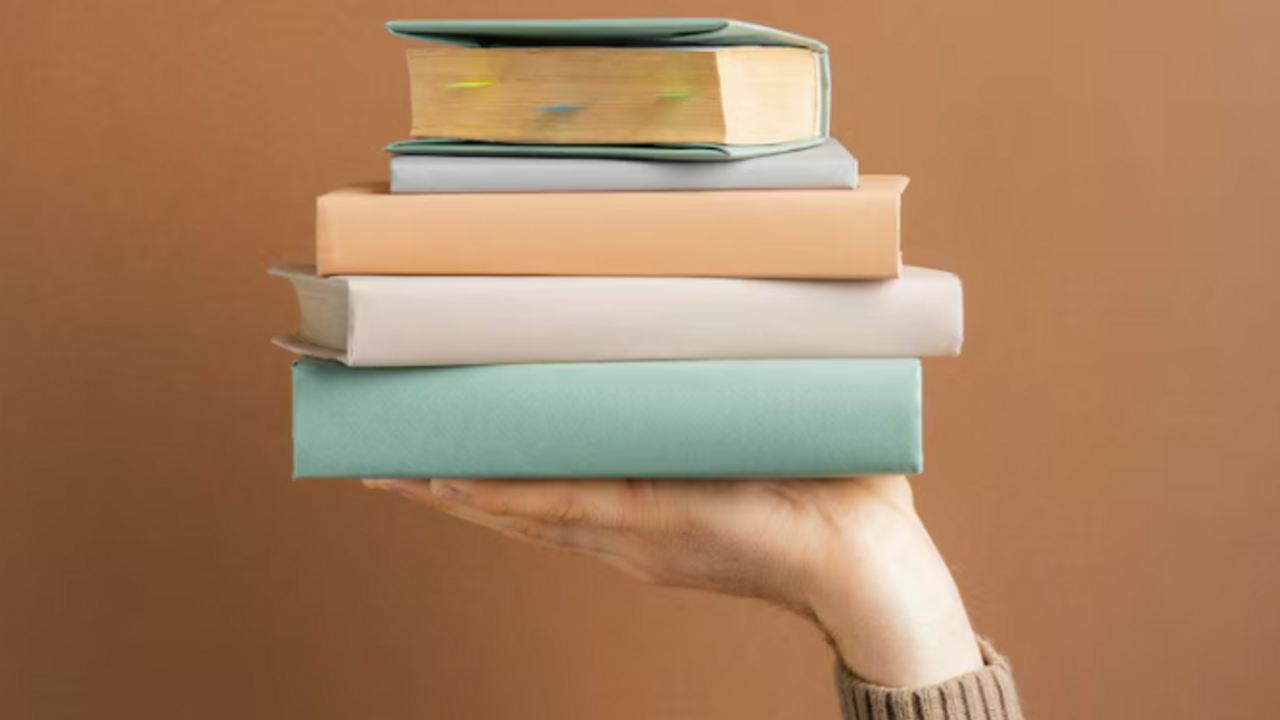 Свіжі ідеї та способи знайти себе: які книги варто прочитати, якщо вам стукнуло 20
