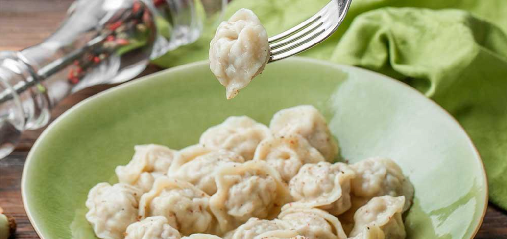 Can you throw dumplings in cold water: how not to spoil the dish
