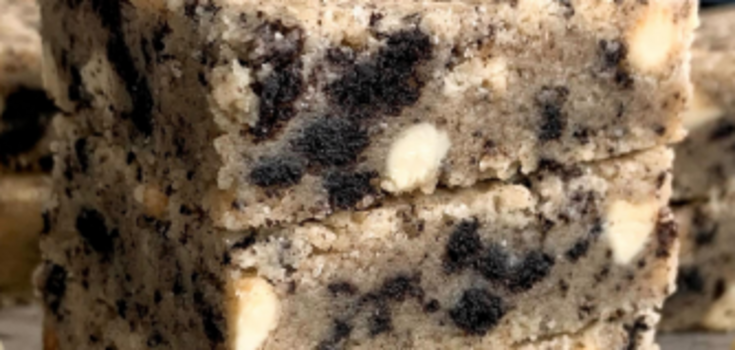 Delicious dessert for tea in 5 minutes: you just need to crumb everything