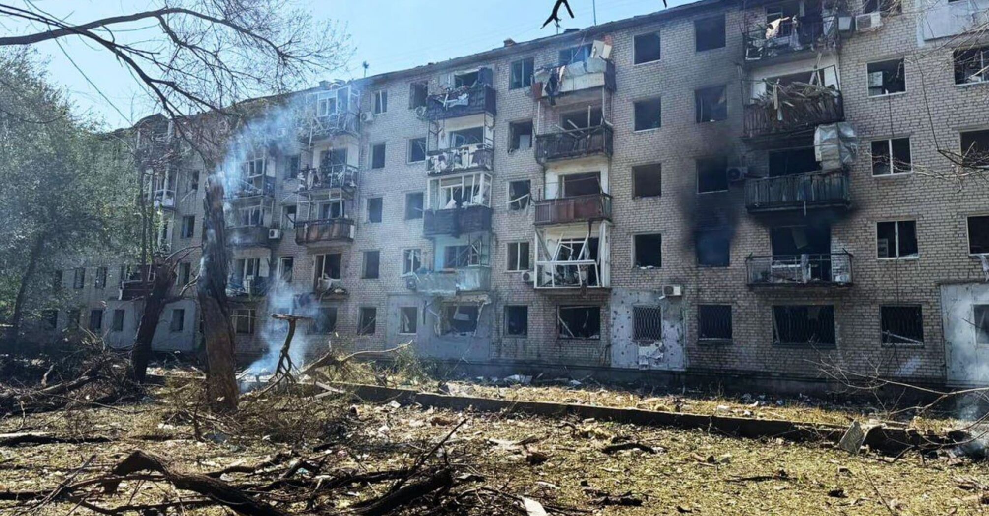 The occupiers attacked Pavlohrad, there are destructions: one person was killed, dozens were injured. Photos