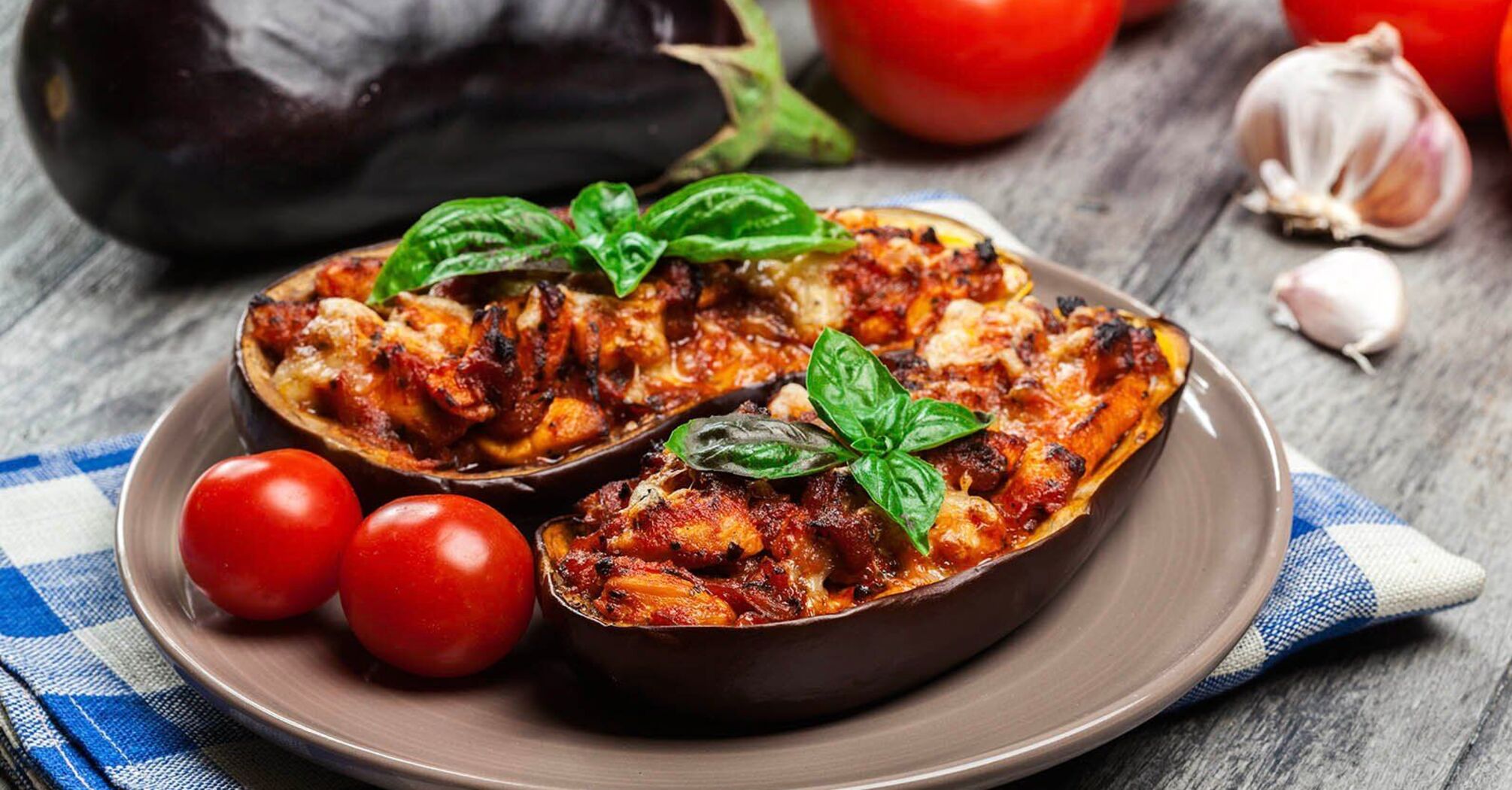 Stuffed eggplant with cheese and vegetables: a simple recipe