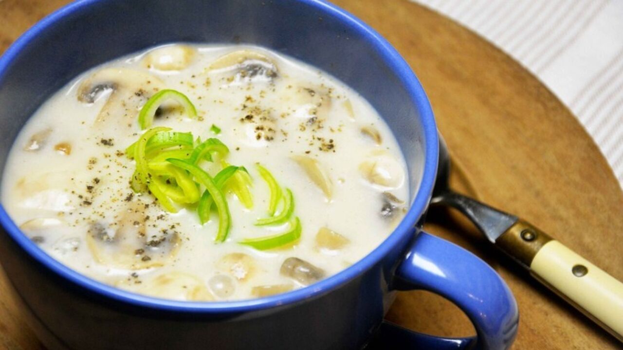 Mushroom soup with processed cheese: recipe for a popular dish